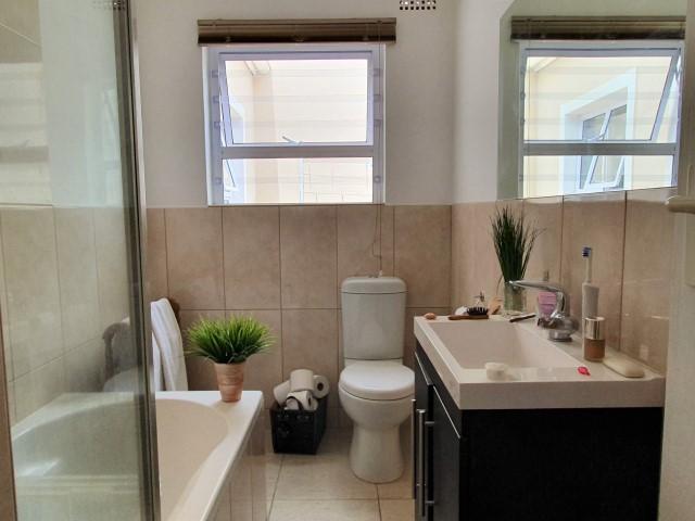 To Let 2 Bedroom Property for Rent in Lakeside Western Cape